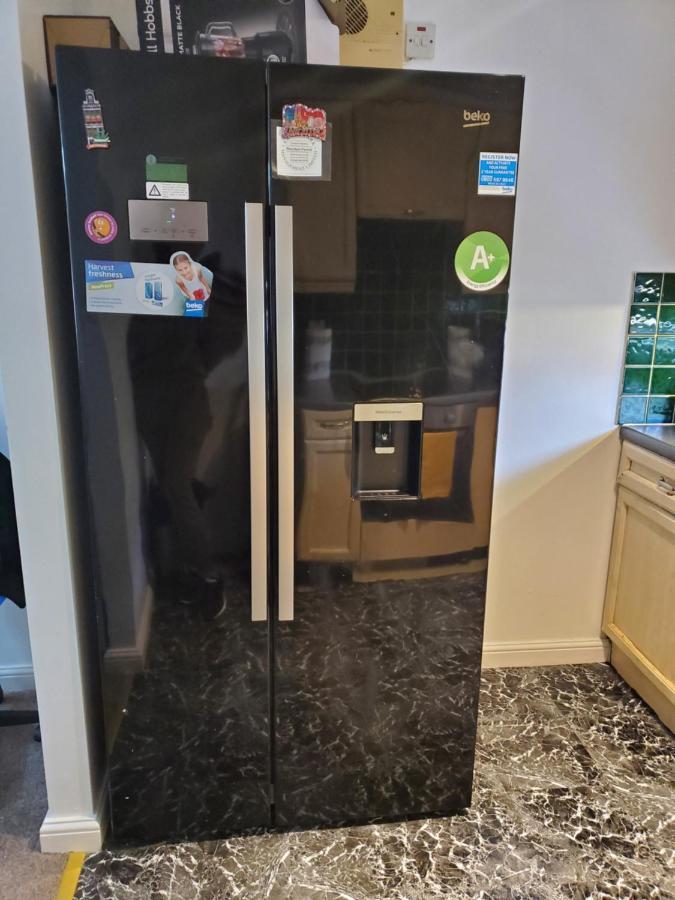 Lovely 2 Bed Flat/Apt In East London- Nice Estate. Dagenham Exteriör bild