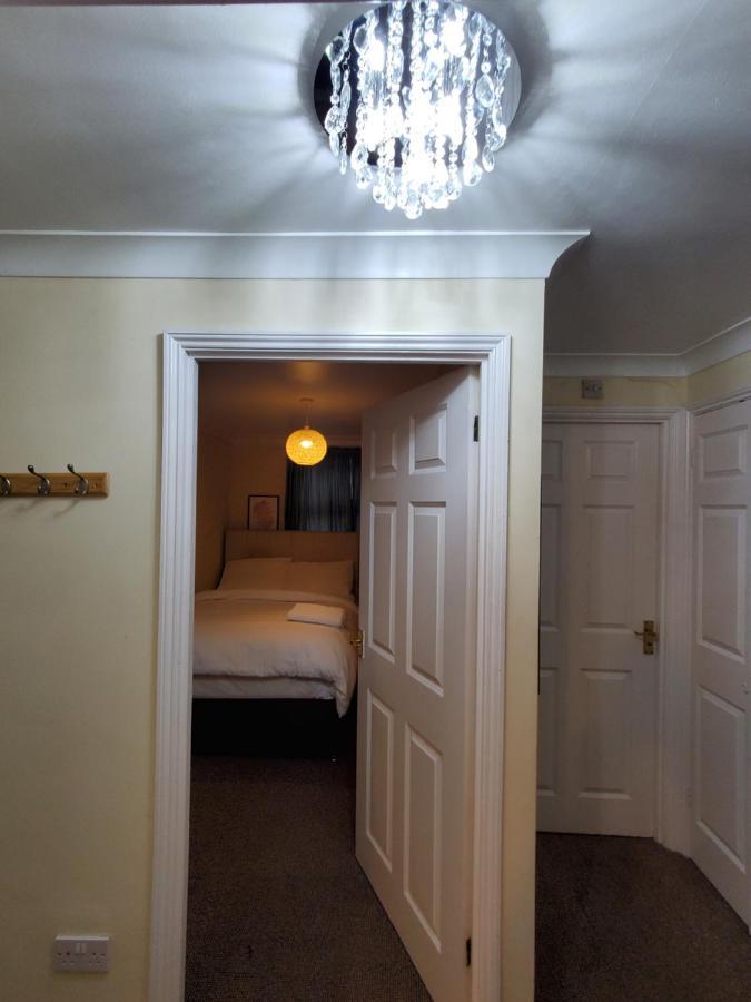Lovely 2 Bed Flat/Apt In East London- Nice Estate. Dagenham Exteriör bild