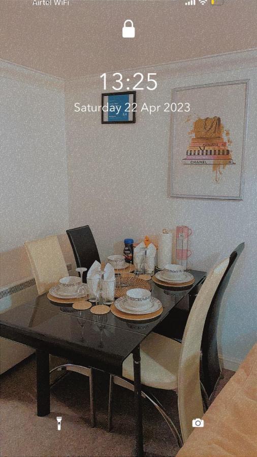 Lovely 2 Bed Flat/Apt In East London- Nice Estate. Dagenham Exteriör bild
