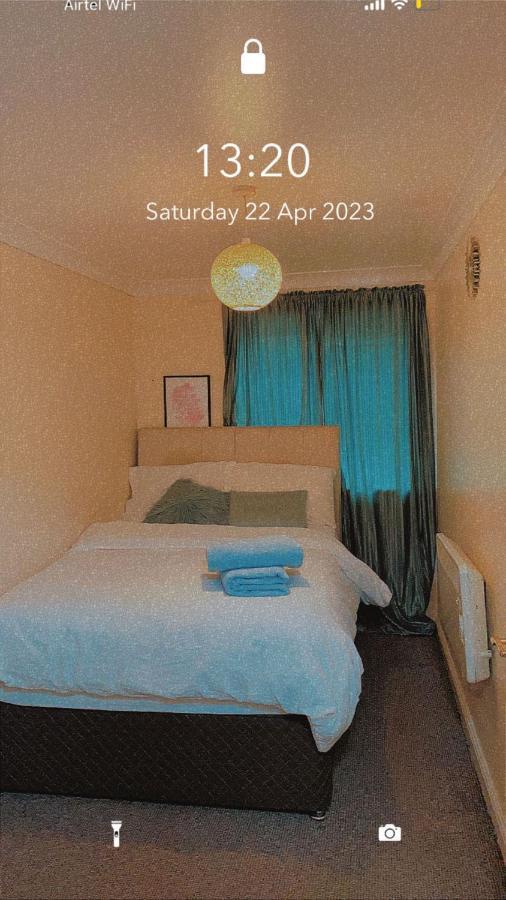 Lovely 2 Bed Flat/Apt In East London- Nice Estate. Dagenham Exteriör bild