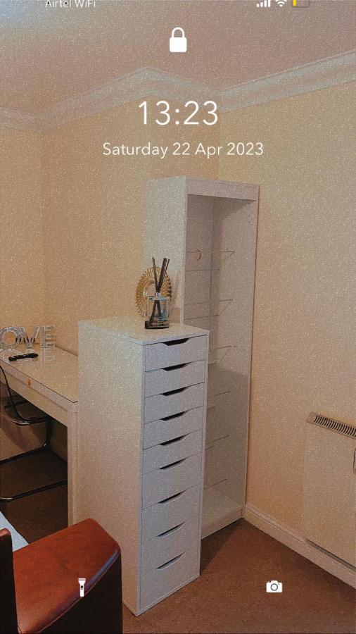 Lovely 2 Bed Flat/Apt In East London- Nice Estate. Dagenham Exteriör bild