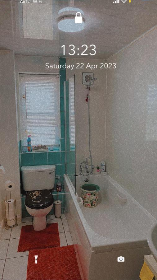 Lovely 2 Bed Flat/Apt In East London- Nice Estate. Dagenham Exteriör bild